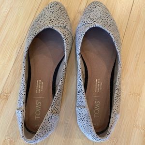 Tom’s Jutti Neat Tan Flats